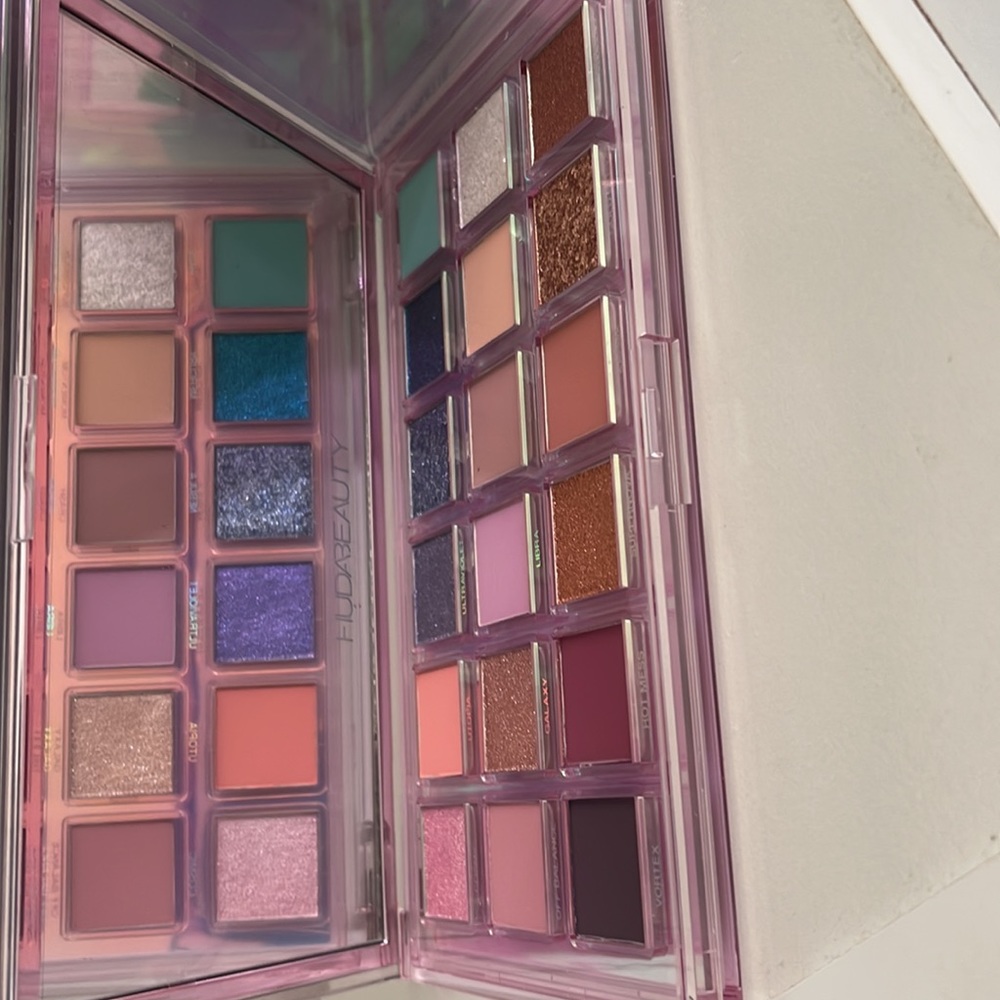 HudaBeauty Mercury Retrograde Palette